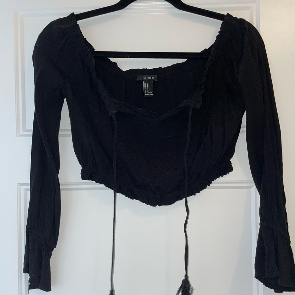 Black long sleeve elastic waist crop top